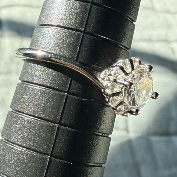 NEW! Pretty Bird Jewelry Classic Halo Solitaire Ring w/Clear Center Stone - Picture 9 of 12